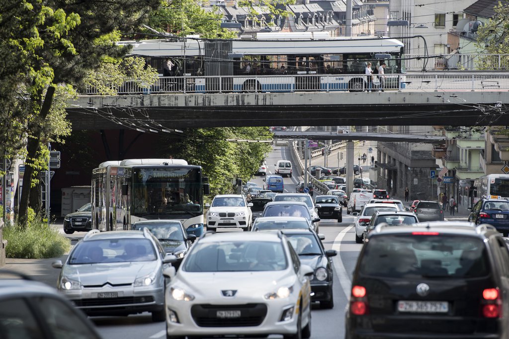 Die Rosengartenstrasse in Zürich: Das Forschungsprojekt untersucht die Umweltauswirkungen heutiger und künftiger Verkehrsmittel. (Foto: Keystone-SDA)