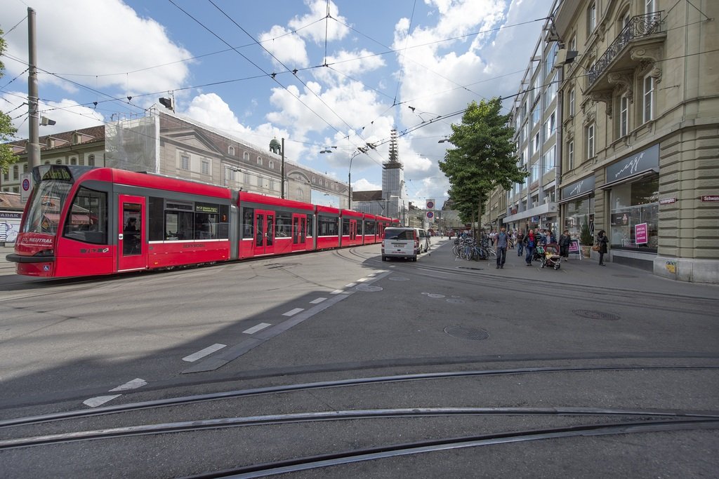 Eine Tramlinie für die Länggasse, Doppelgelenktrolleybusse für das Quartier Wyler: Diese beiden Lösungen eignen sich laut dem Bericht am besten, um das steigende Fahrgastaufkommen in den beiden Berner Quartieren künftig zu meistern. (Foto: Keystone)