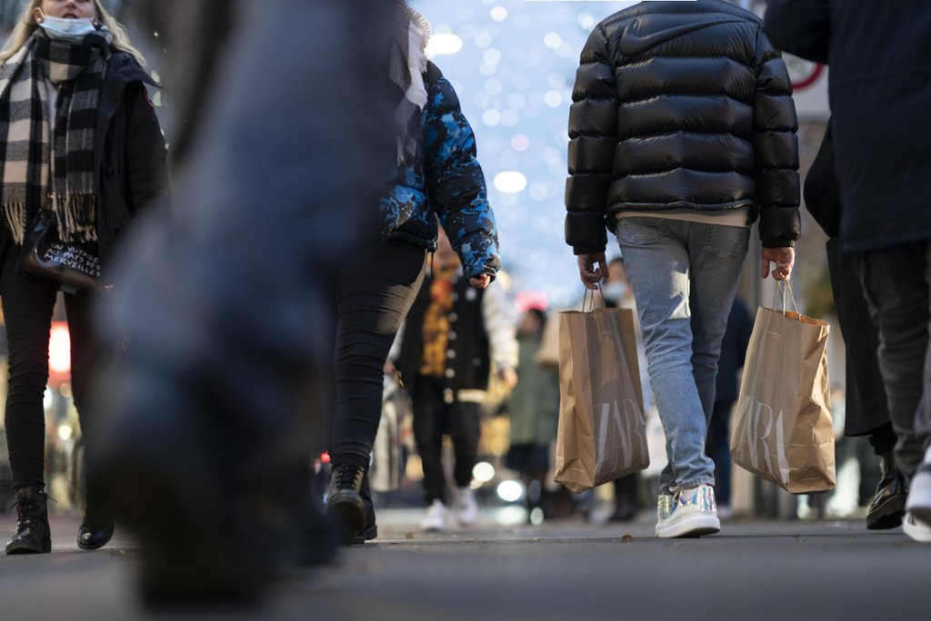 Consumption as an example: the production and transport of goods generates indirect emissions that can be attributed to the population of the city of Zurich. (Photo: Keystone-SDA)