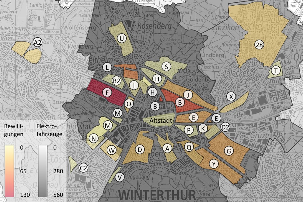 Die Standortauswahl war komplex: nebst Anschluss-, Aufstell- und Ausbaumöglichkeiten wurde auch die potenzielle Nachfrage nach einer Lademöglichkeit in der blauen Zone berücksichtigt. (Grafik: INFRAS, Datenquelle: Stadt Winterthur, Hintergrund: Swisstopo)
