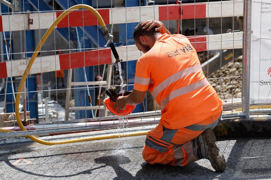 People who work outdoors, are old or ill suffer particularly badly from the consequences of climate change. (Photo: Keystone / Manuel Geisser)