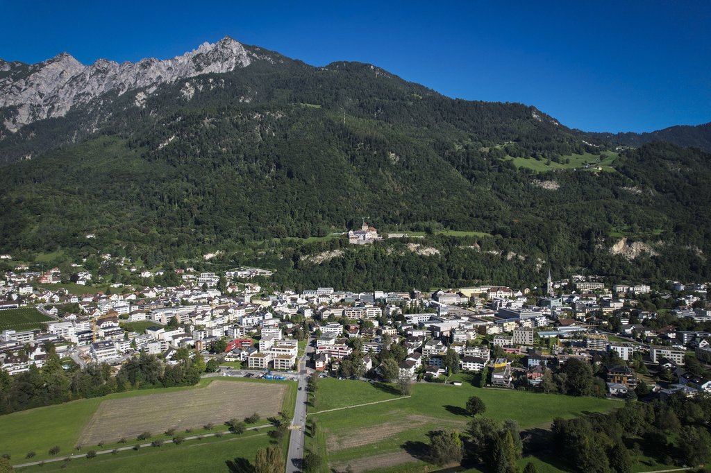 Blick auf Vaduz: 2022 sind die Treibhausgasemissionen in Liechtenstein im Vergleich zum Vorjahr um 9.7 Prozent gesunken. (Foto: Keystone-SDA)