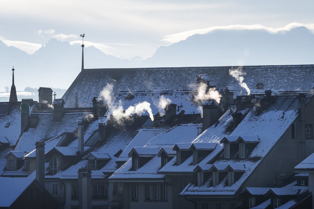 Der Winter war ausserordentlich warm, weshalb weniger Öl und Gas zum Heizen verbrannt wur-den. Dies reduzierte die THG-Emissionen im Gebäudesektor. (Keystone-SDA)